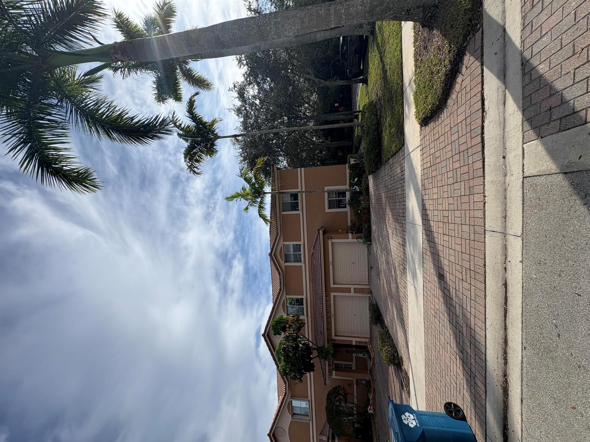 SUNSET PLAZA - Residential Lease