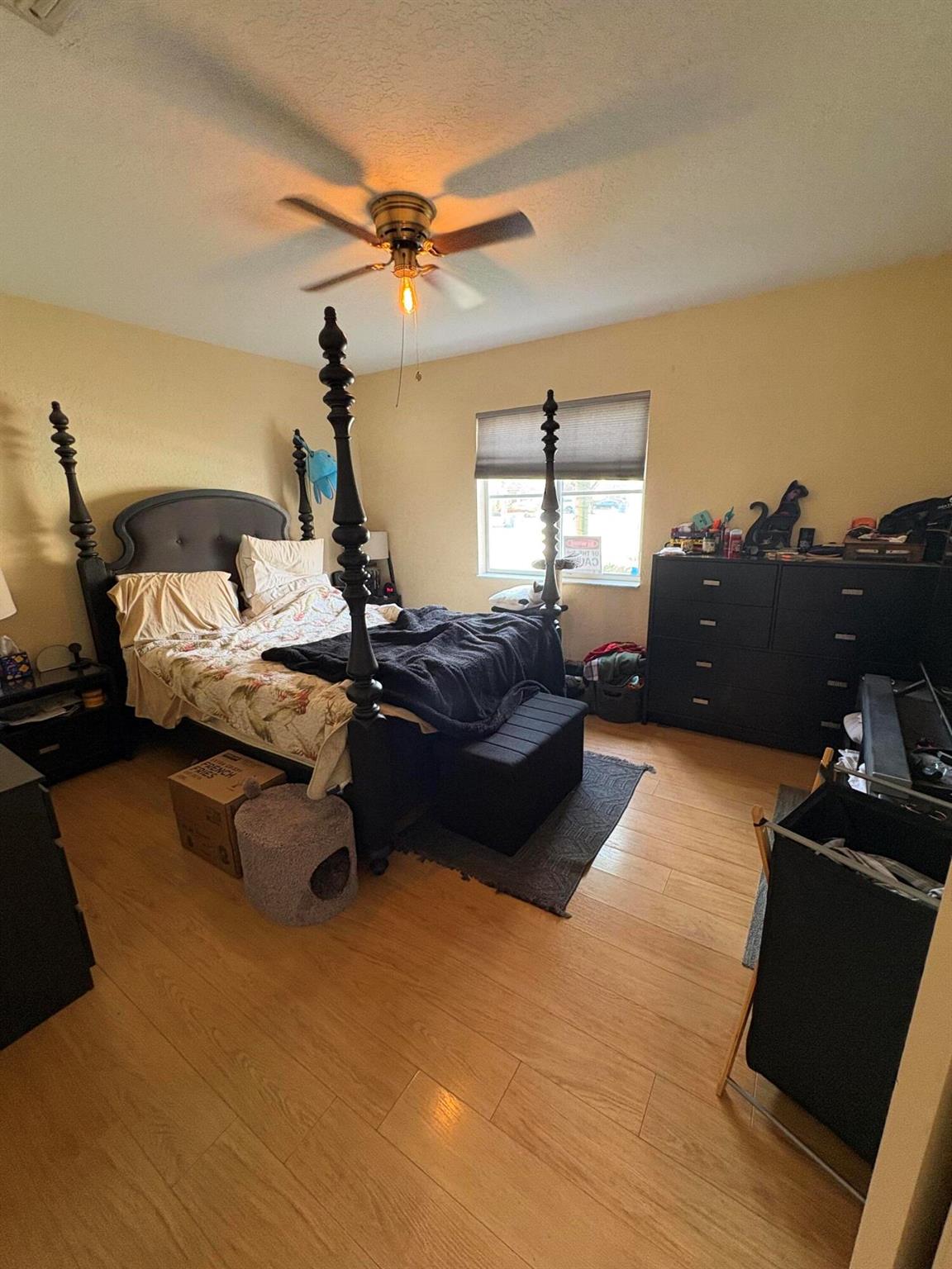 SUNSET PLAZA - Residential Lease