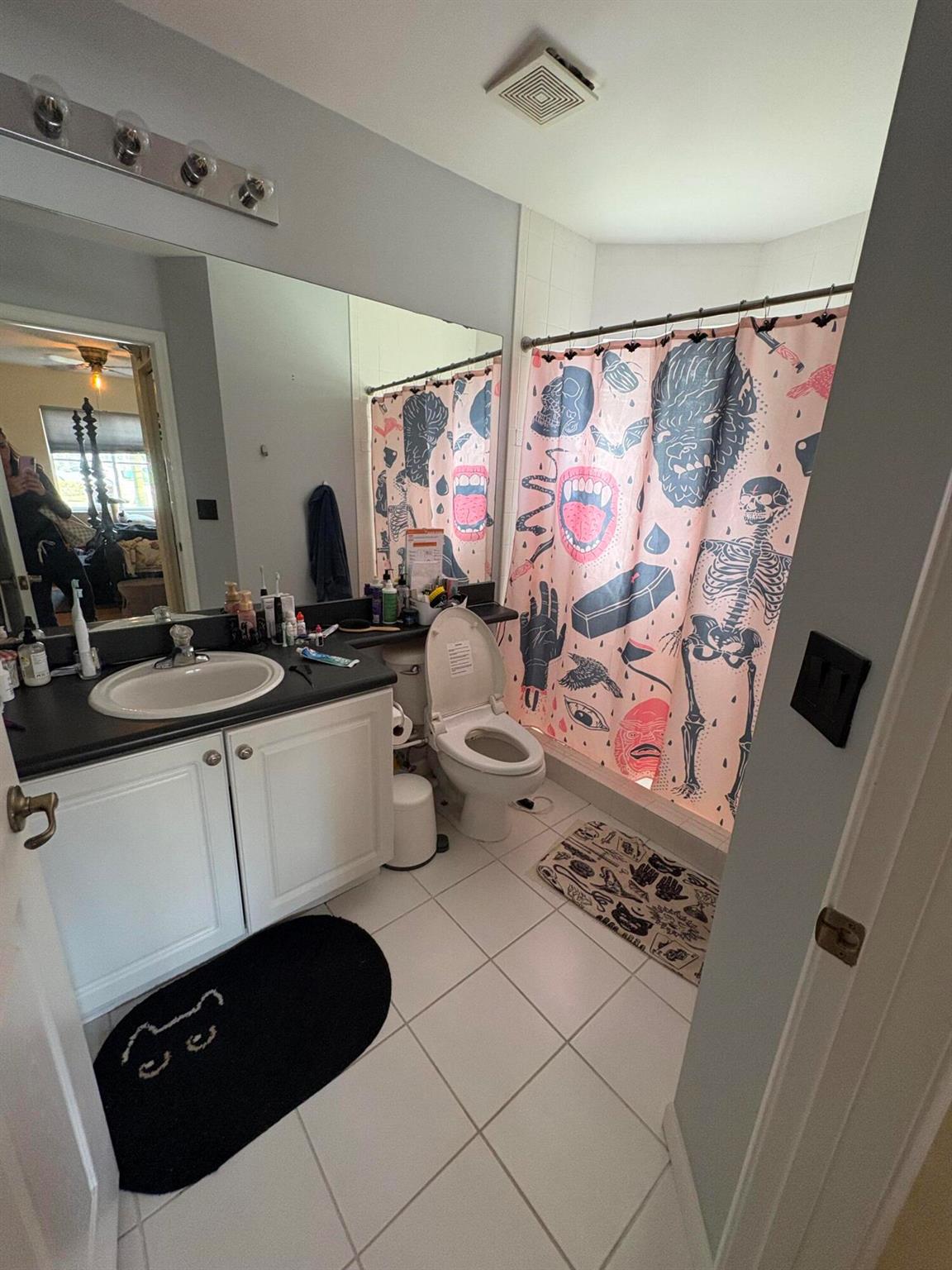 SUNSET PLAZA - Residential Lease