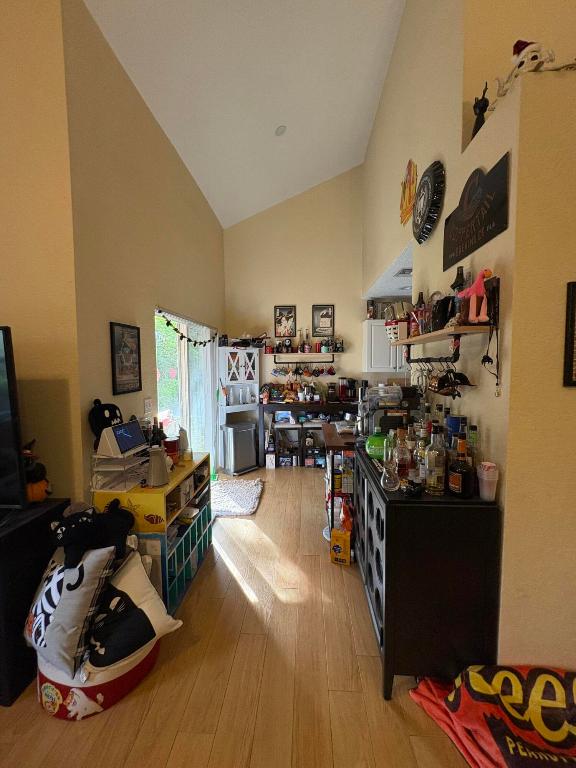 SUNSET PLAZA - Residential Lease