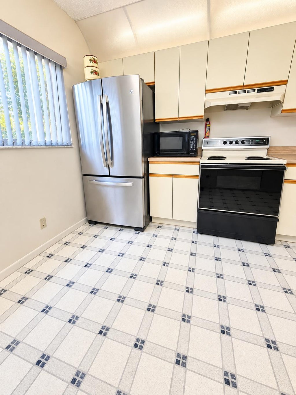 Photo of 15251 LAKES OF DELRAY Boulevard #327, Delray Beach, FL 33484 (MLS # B26092033)