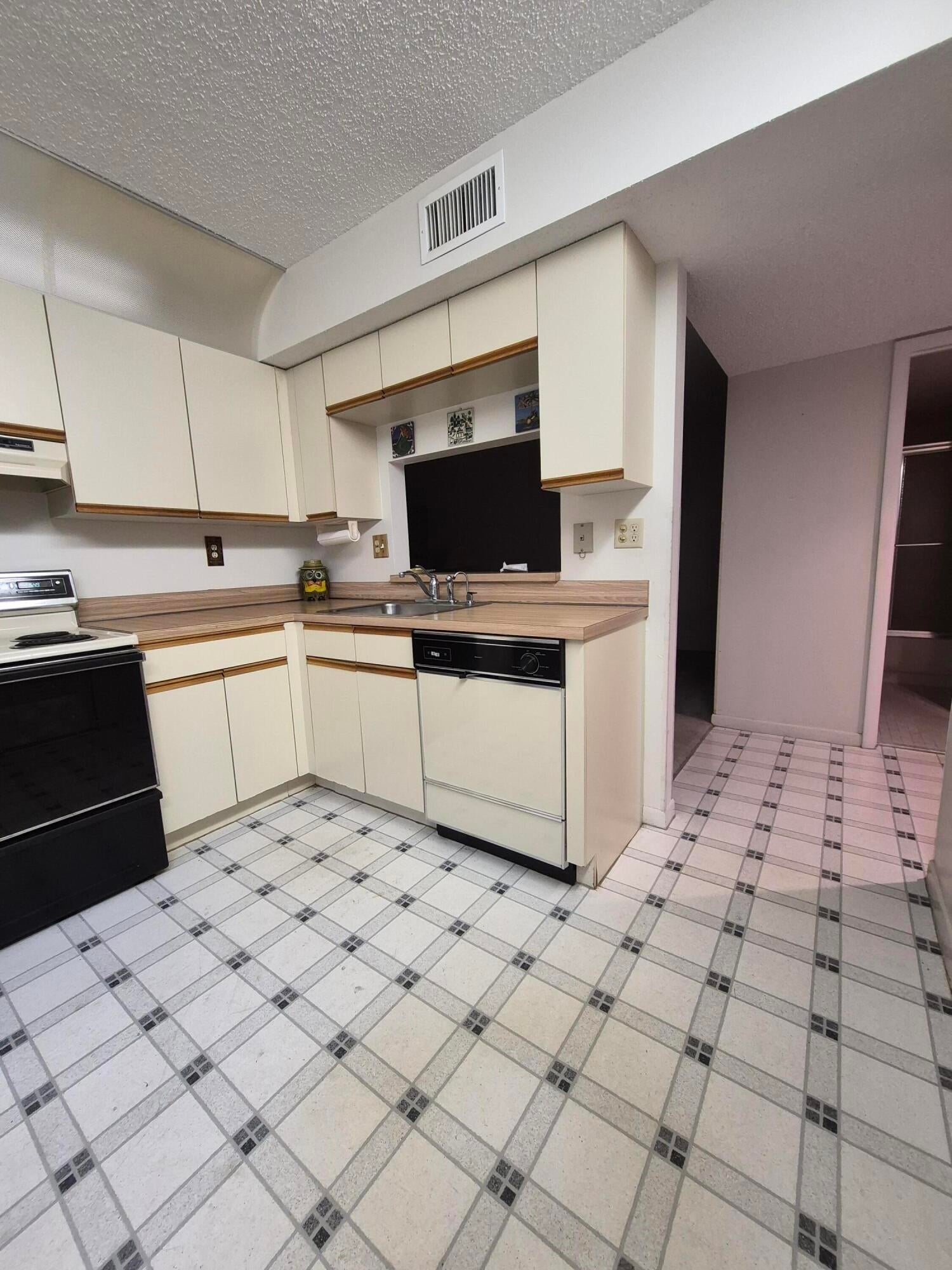 15251 LAKES OF DELRAY Boulevard 327
