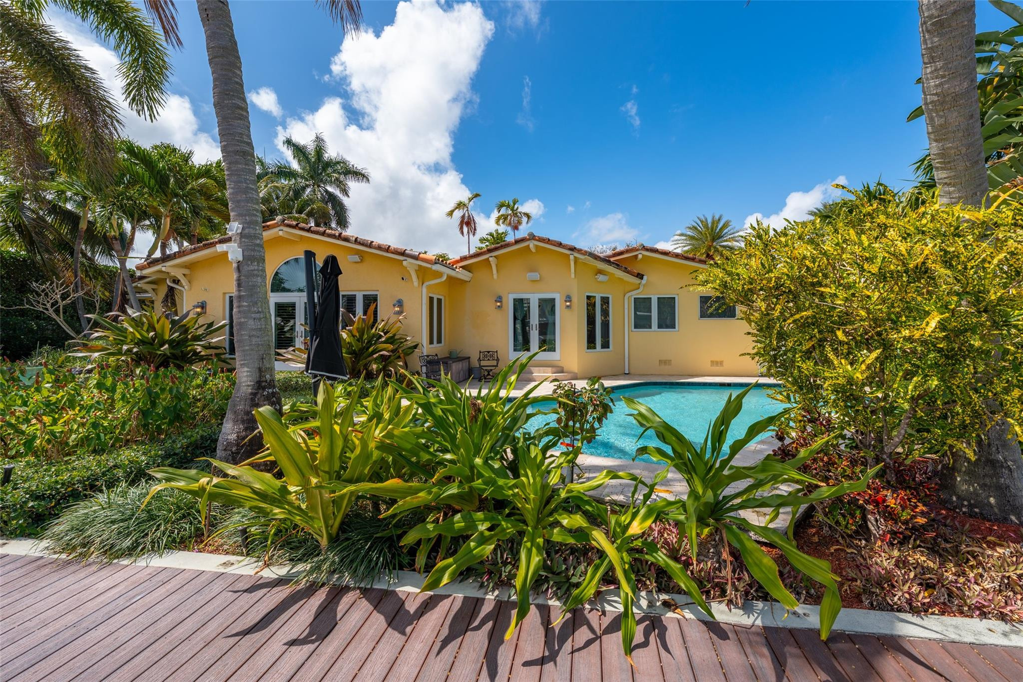 Las Olas Isles - Residential