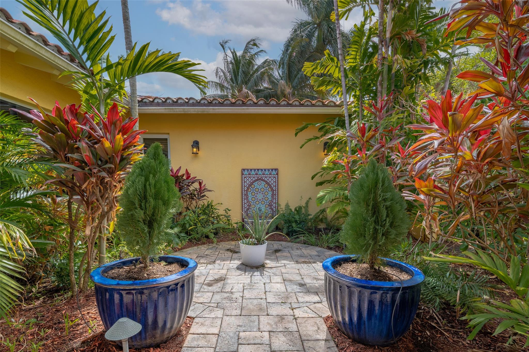 Las Olas Isles - Residential