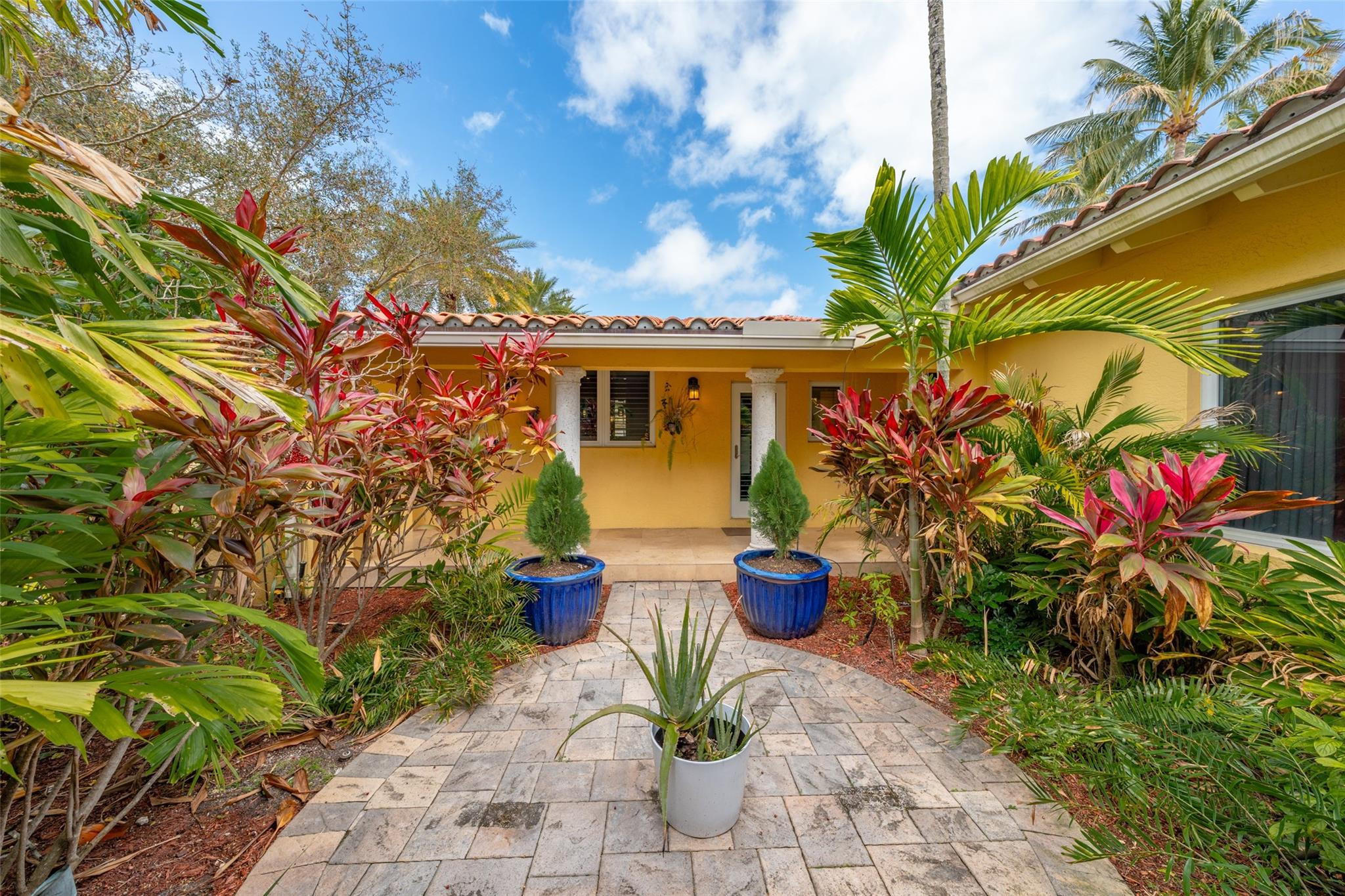 Las Olas Isles - Residential