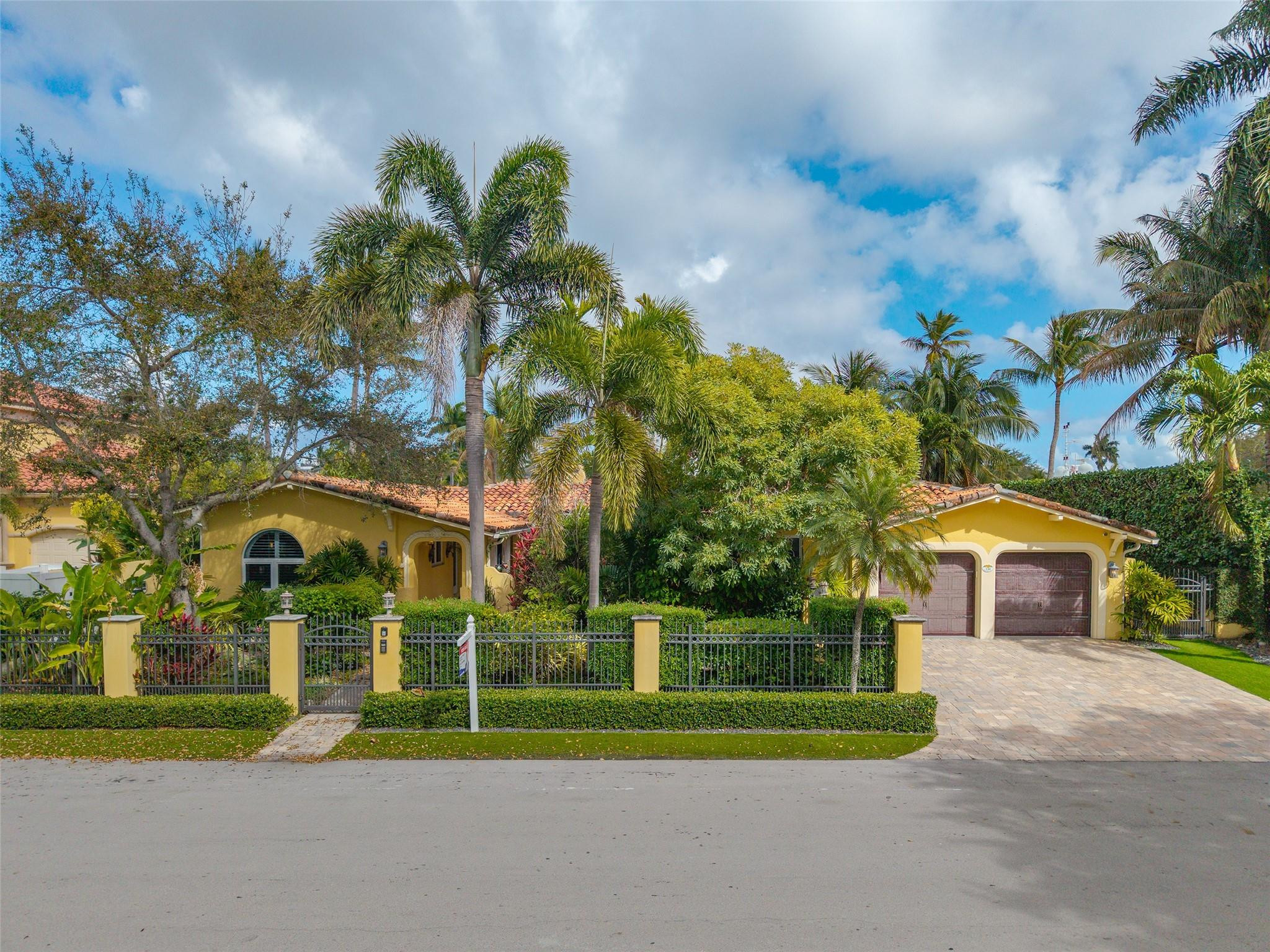 330 Royal Plaza Drive