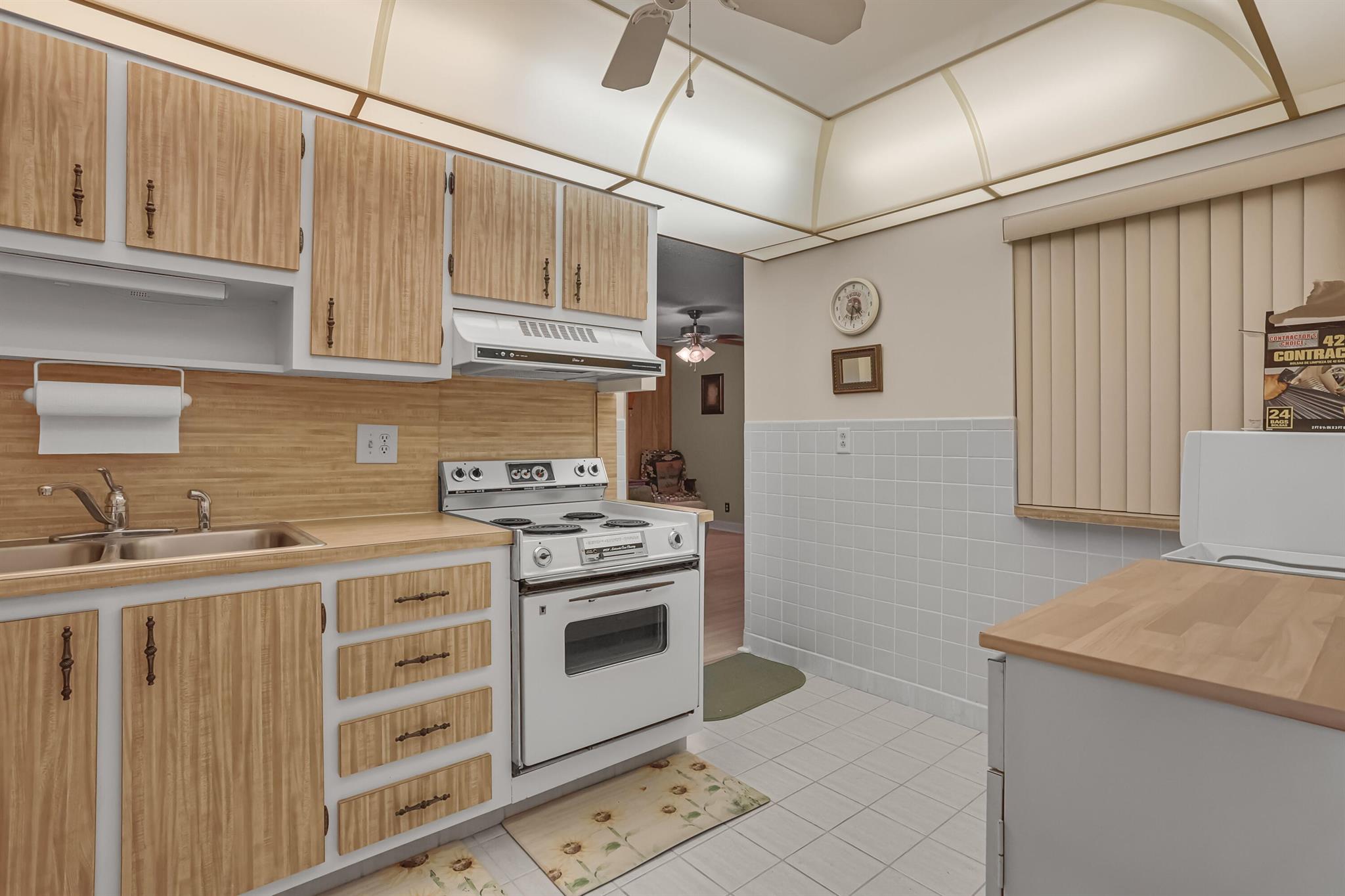 PALM BEACH LEISUREVILLE - Residential