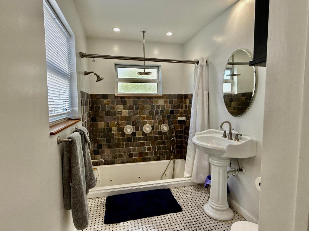 AVON HEIGHTS - Residential