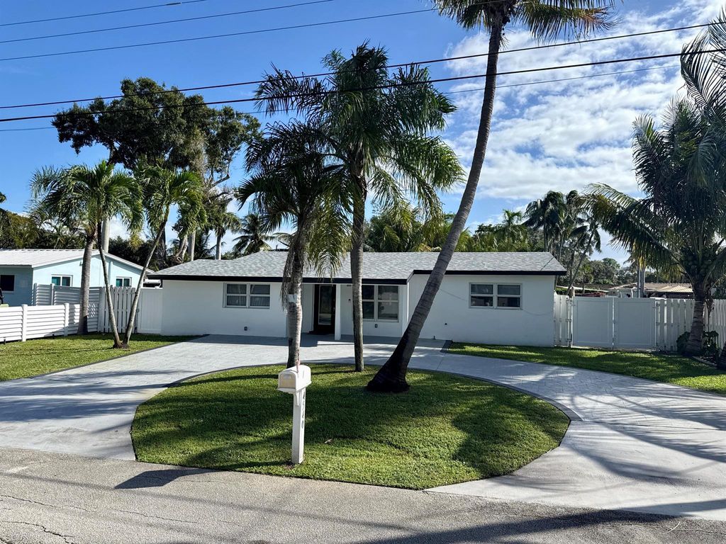 Photo of 4540 SW 28th Terrace, Dania Beach, FL 33312 (MLS # R11148424)