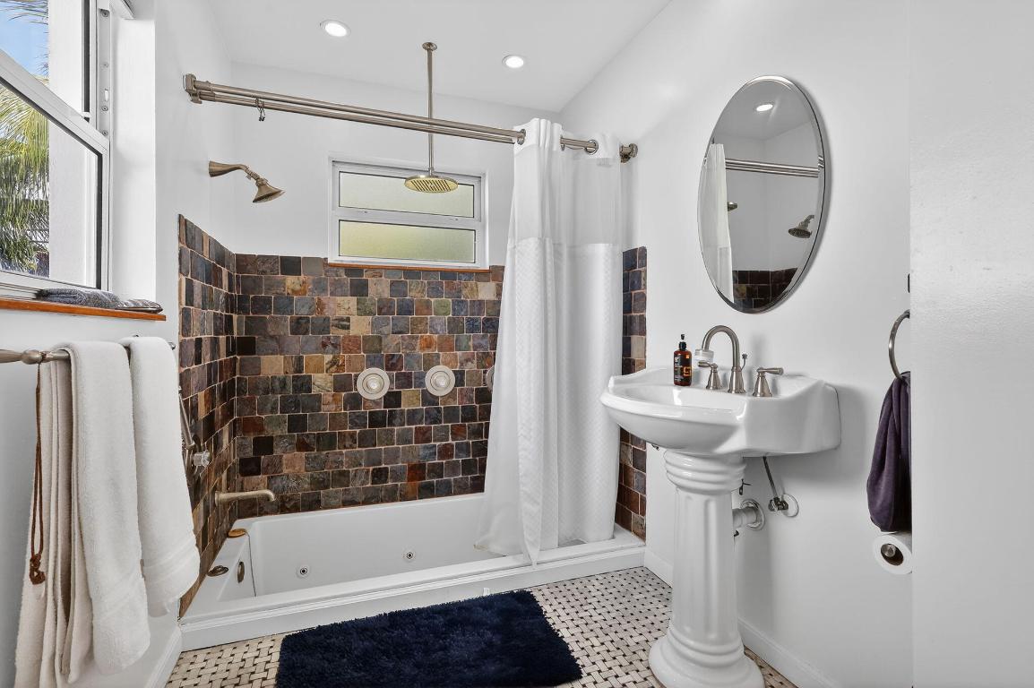 AVON HEIGHTS - Residential