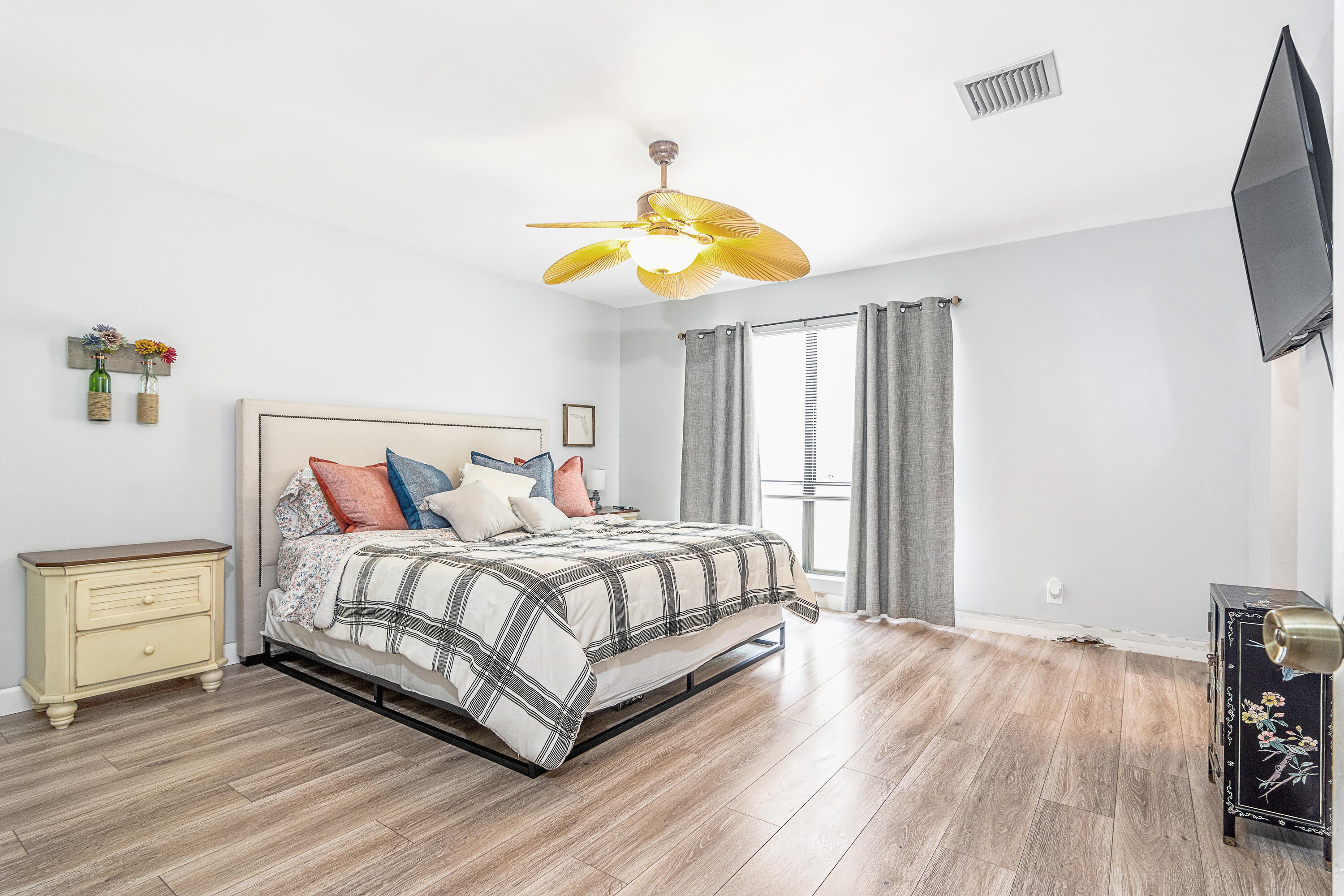 SANDTREE - Residential