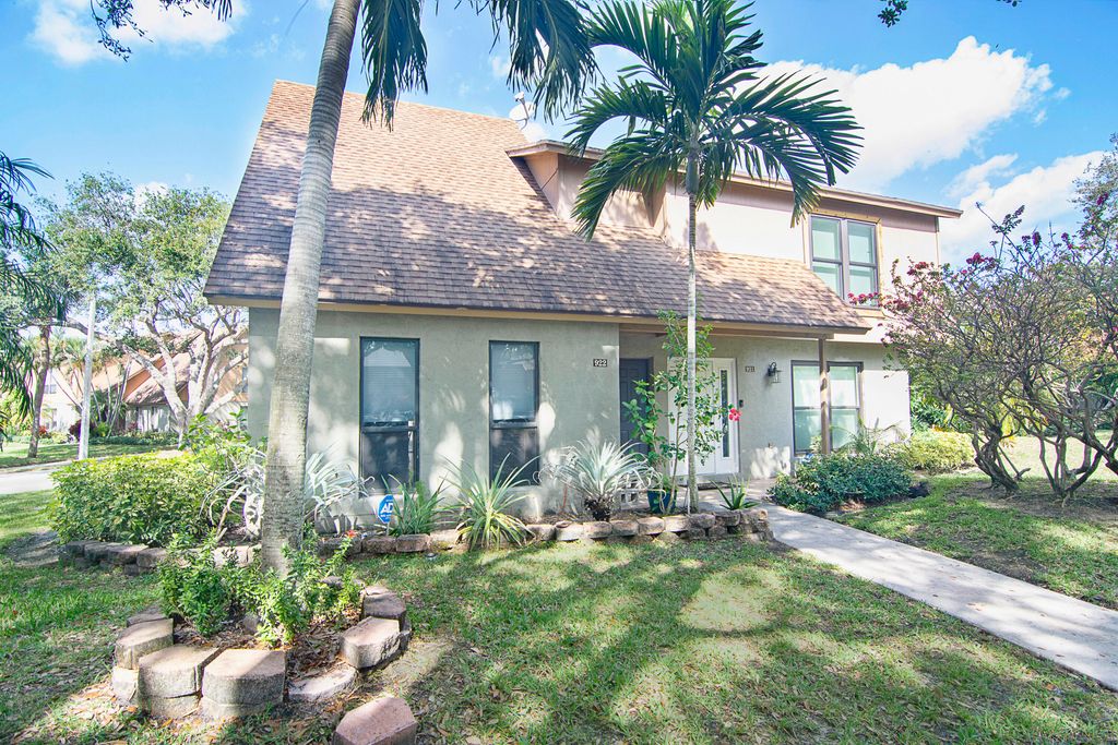 Photo of 922 Sandtree Drive, Palm Beach Gardens, FL 33403 (MLS # R10778320)