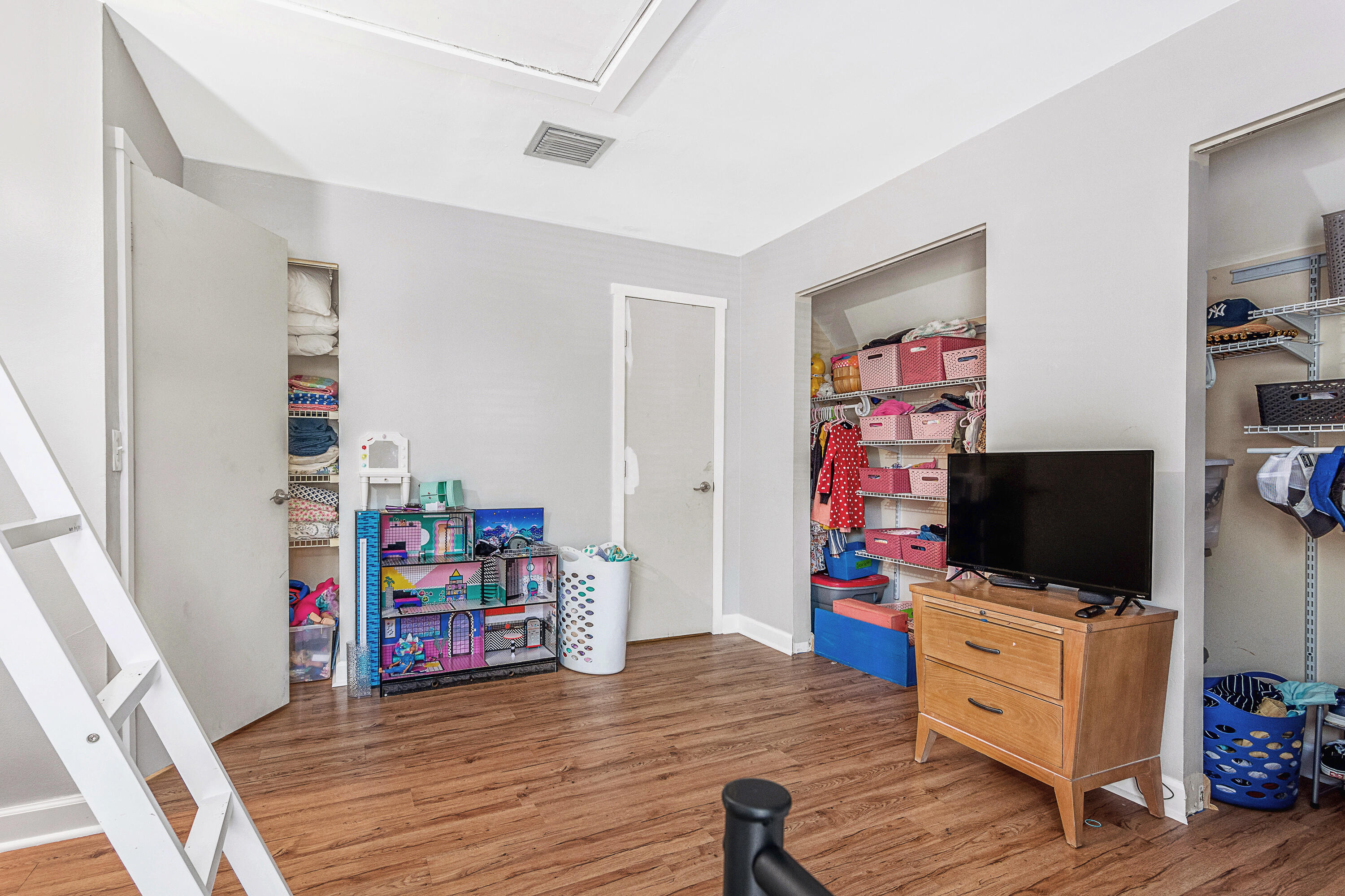 SANDTREE - Residential