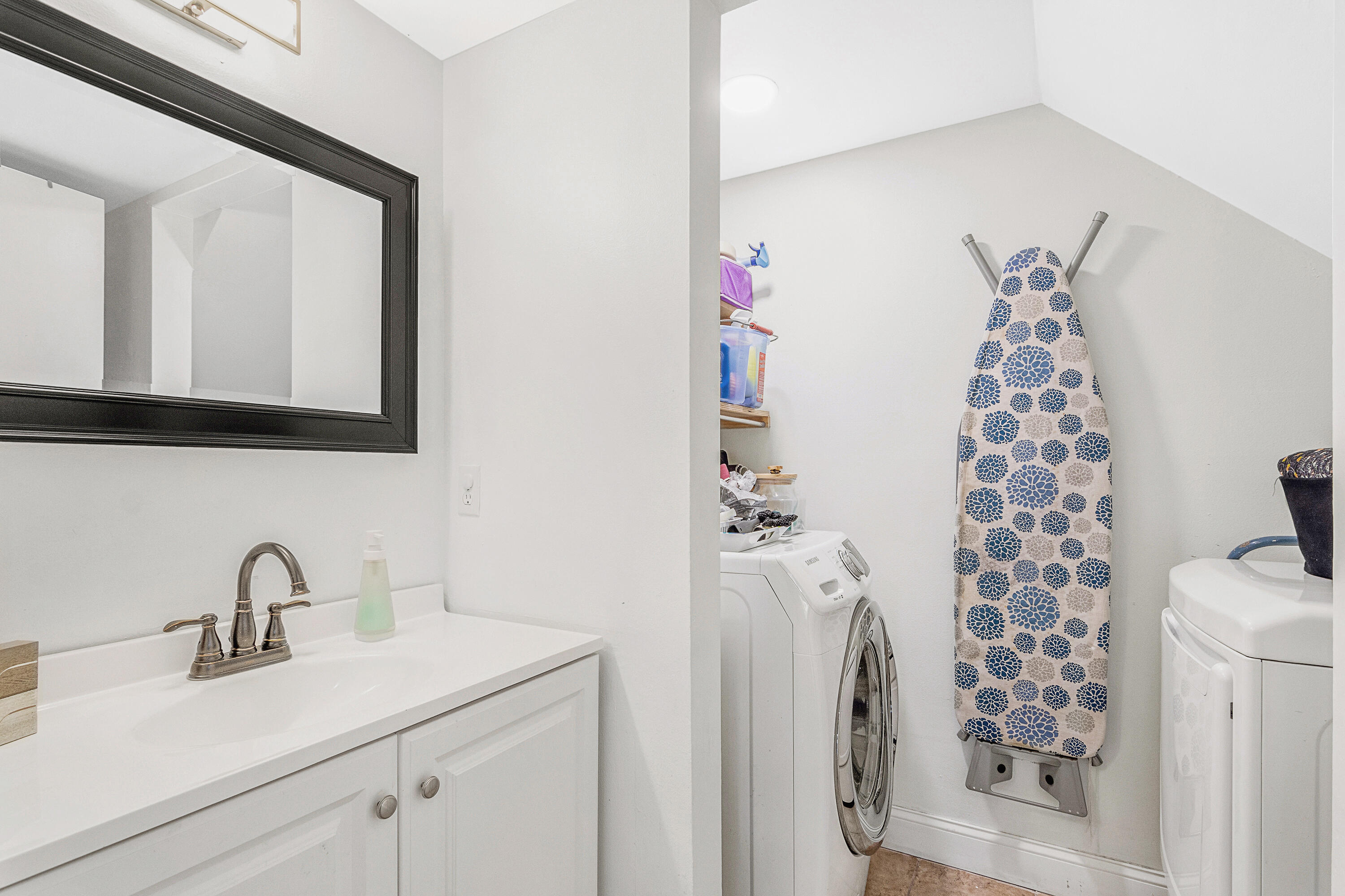 SANDTREE - Residential