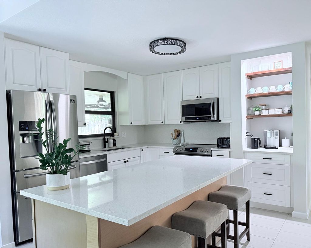 Photo of 1088 Raintree Drive, Palm Beach Gardens, FL 33410 (MLS # R11131885)