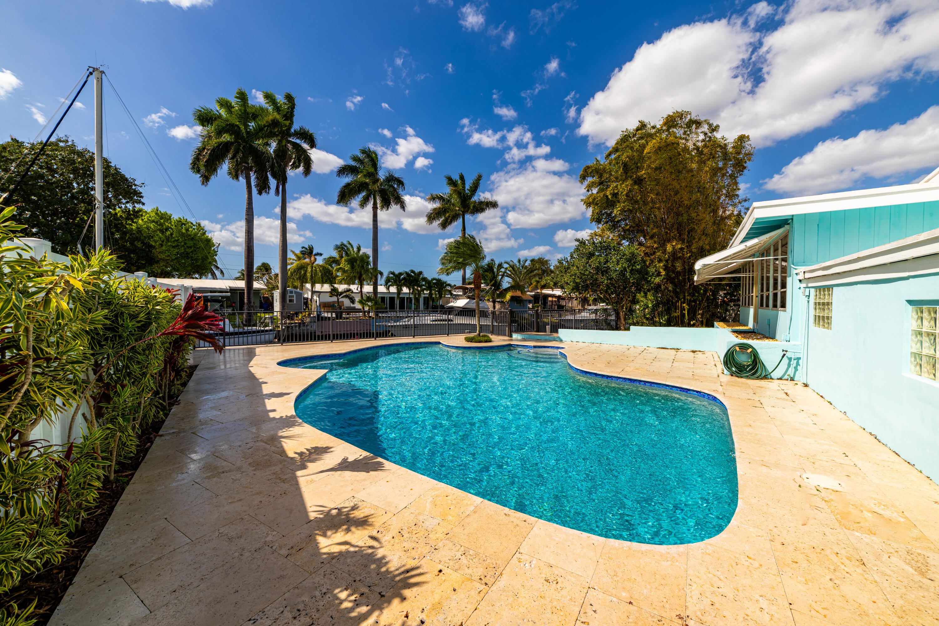 LAUDERDALE ISLES NO 2-BLK 6 - Residential