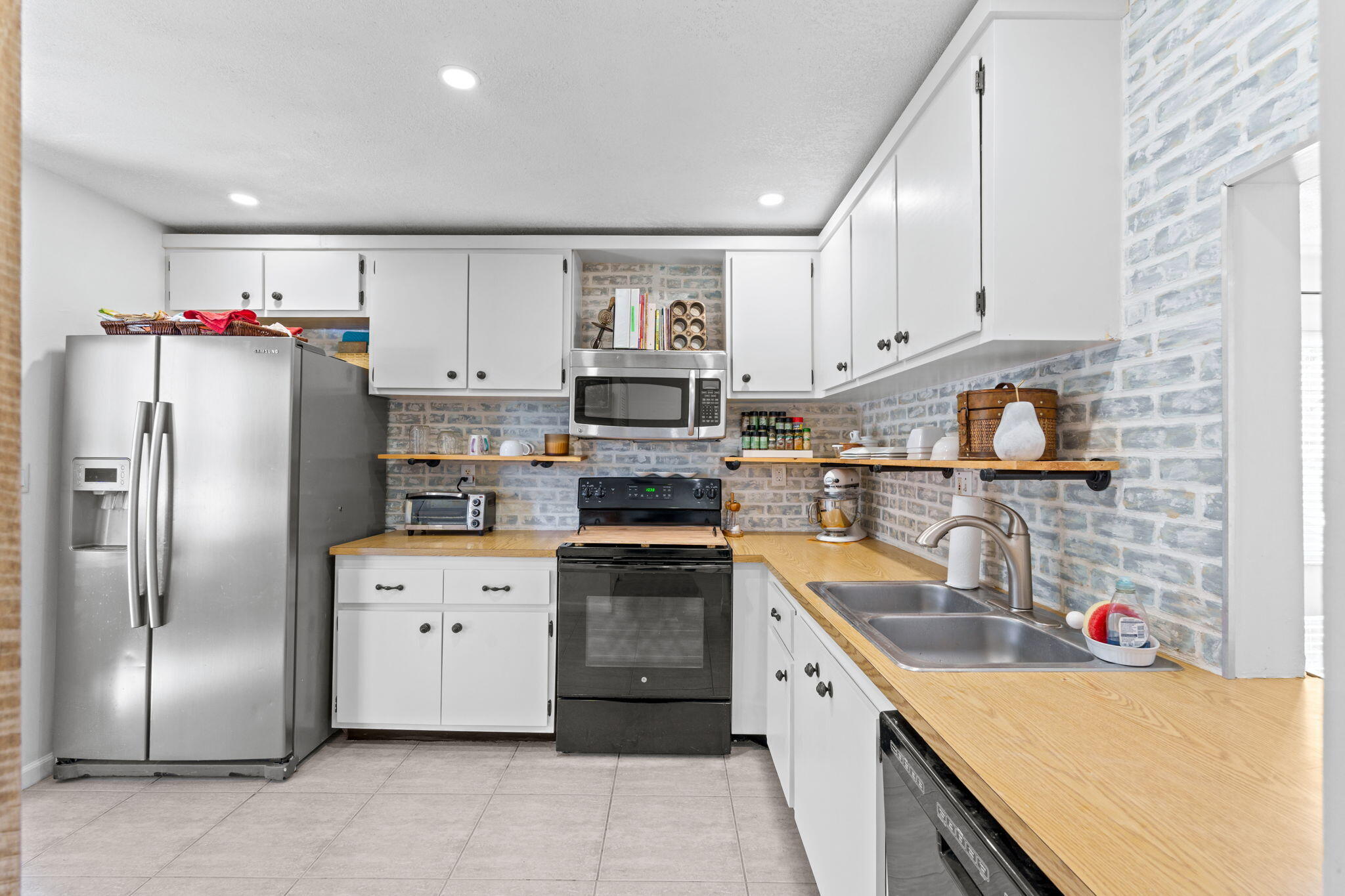 INDIAN TRAIL VILLAS 1 - Residential