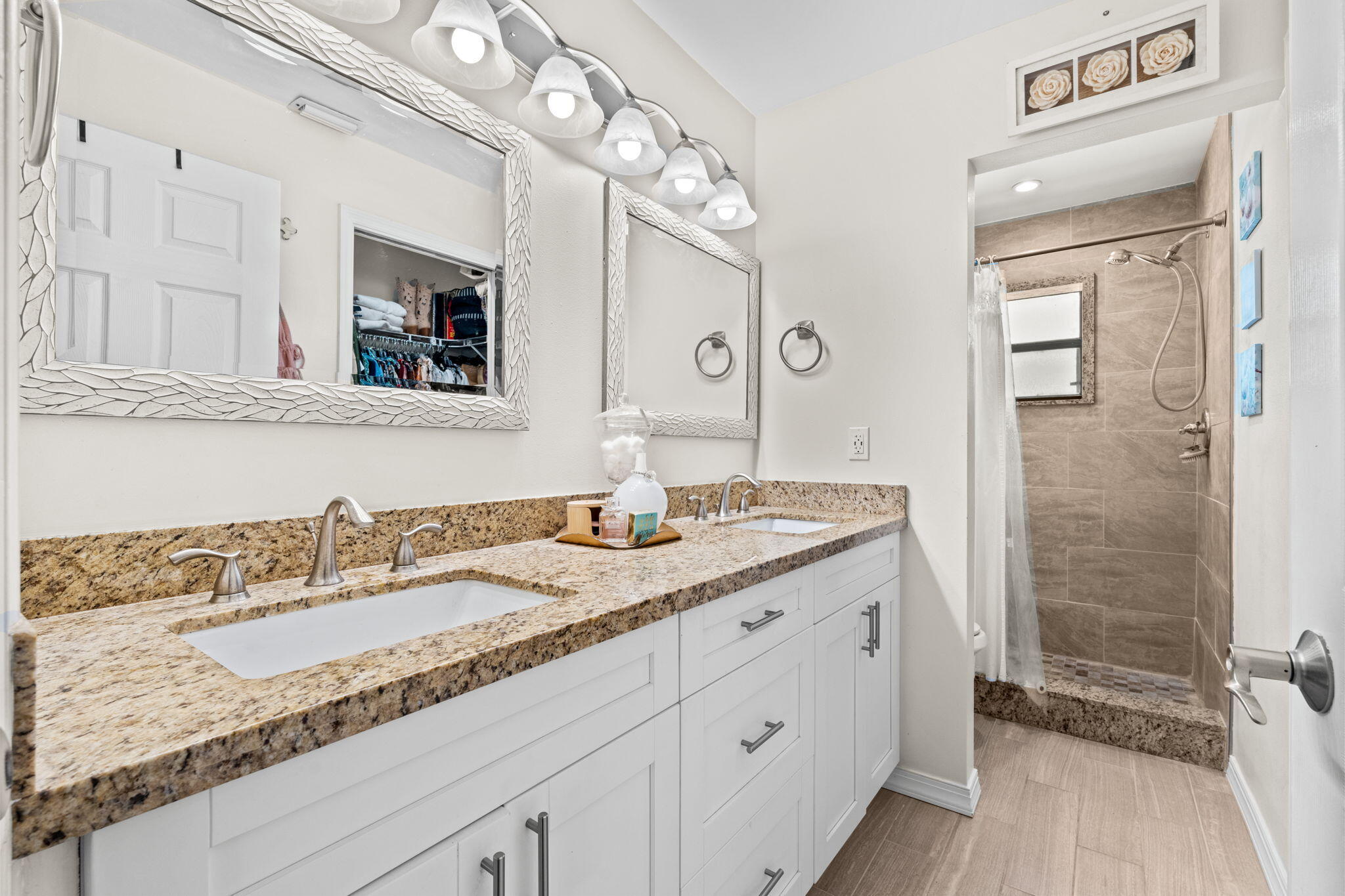 INDIAN TRAIL VILLAS 1 - Residential