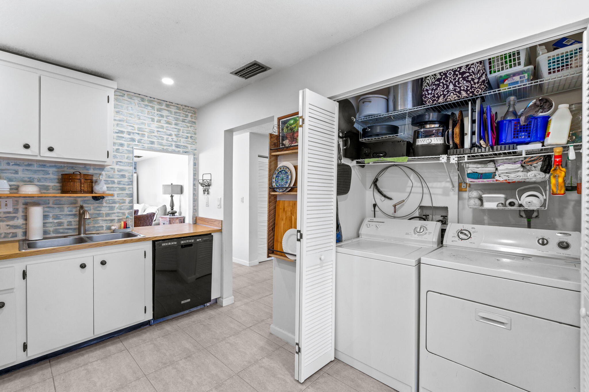 INDIAN TRAIL VILLAS 1 - Residential