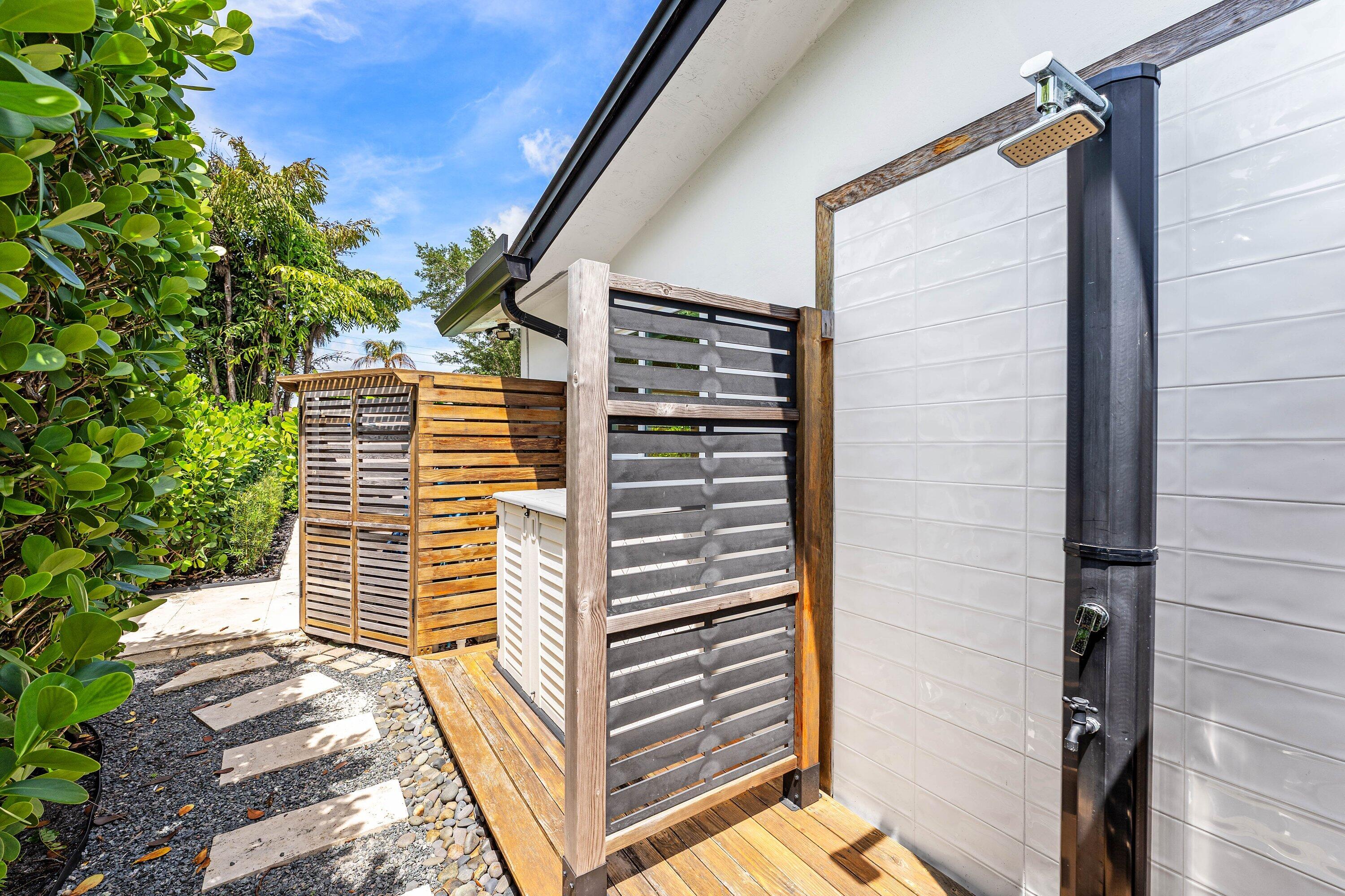 CORAL TERRACE - Residential