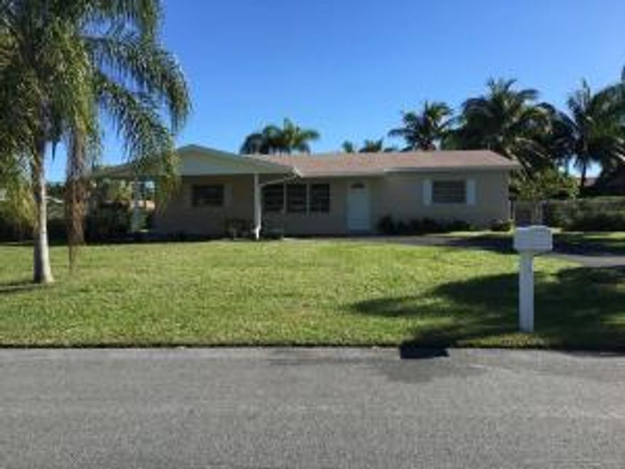 LOWEST PRICED HOUSE IN GOLF VIEW HARBOUR.....What a great place to call home...3 bedroom 2 bathroom 1 car carport LARGE fenced in backyard with screen enclosed patio and storage shed on cement foundation.  Plenty of room to either add on or for a swimming pool and best of all NO HOA!!!!!!  House was built in 1973 and has only had 1 owner.  Kitchen has been renovated with upgraded cabinets, stainless steel appliances and all bedrooms have brand new carpeting and the entire inside has been painted.  This house is just waiting for its new owners