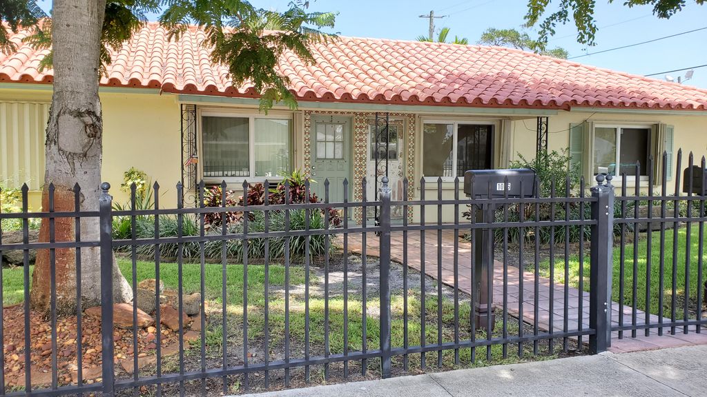 Photo of 1006 SE 4th Street, Boynton Beach, FL 33435 (MLS # R11023929)