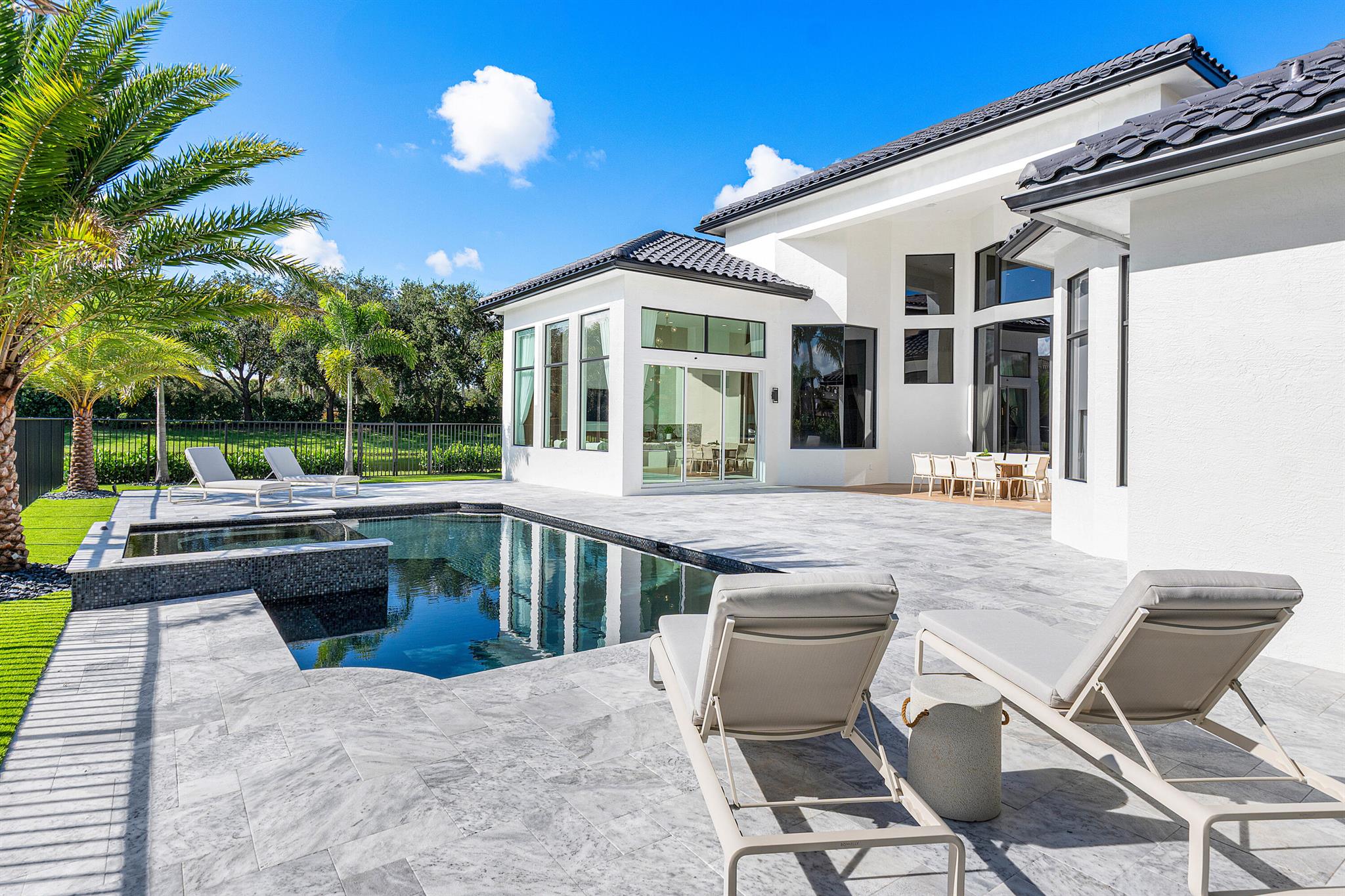 THE OAKS - Residential