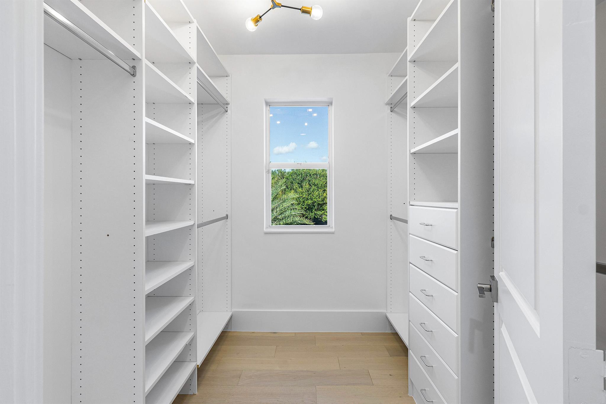 THE OAKS - Residential