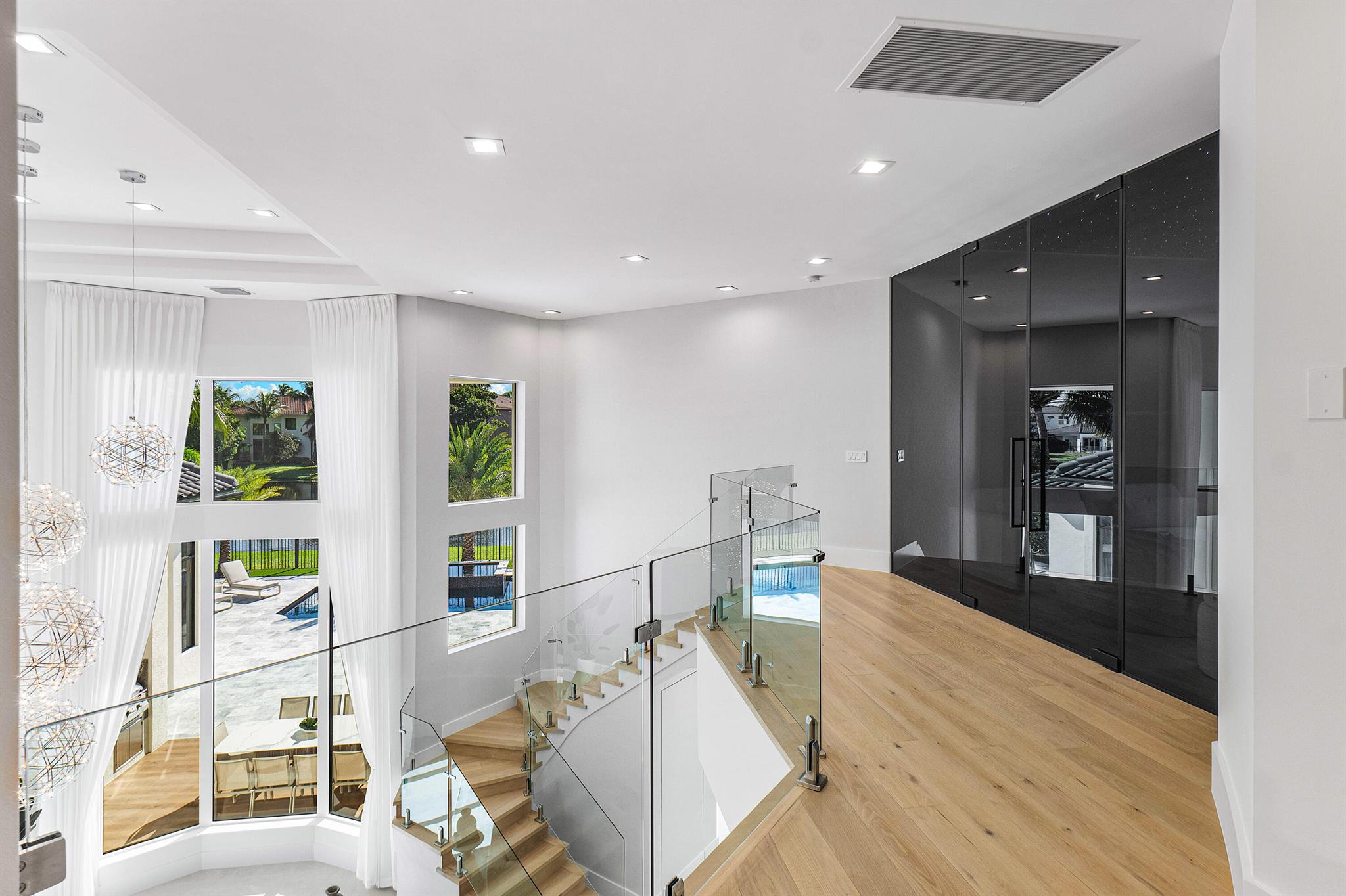 THE OAKS - Residential