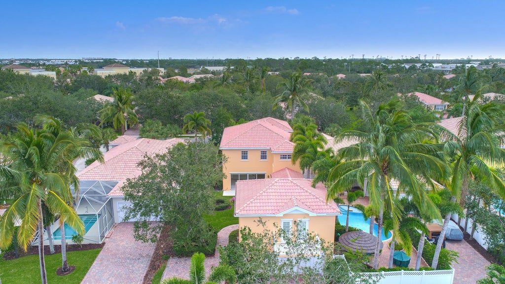 Photo of 4014 Community Drive, Jupiter, FL 33458 (MLS # B26080913)