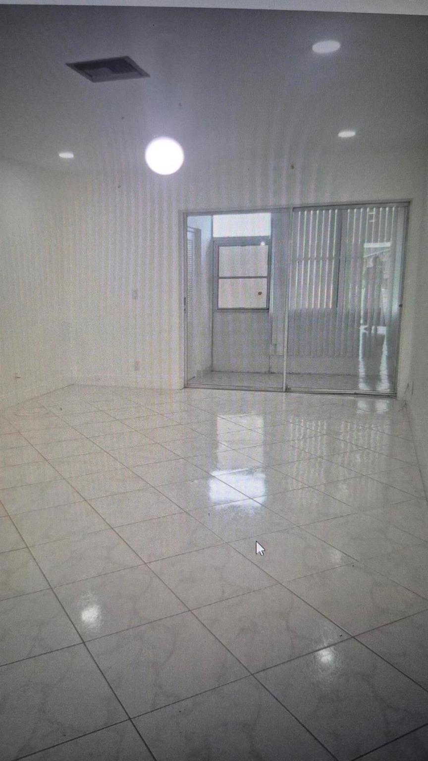 CRESTHAVEN VILLAS CONDO 2 - Residential Lease