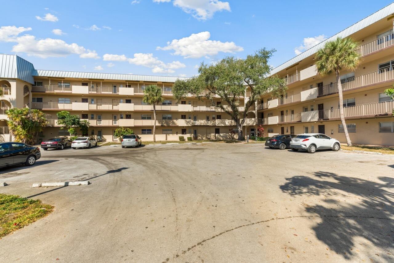 6301 N Falls Cir Drive 307