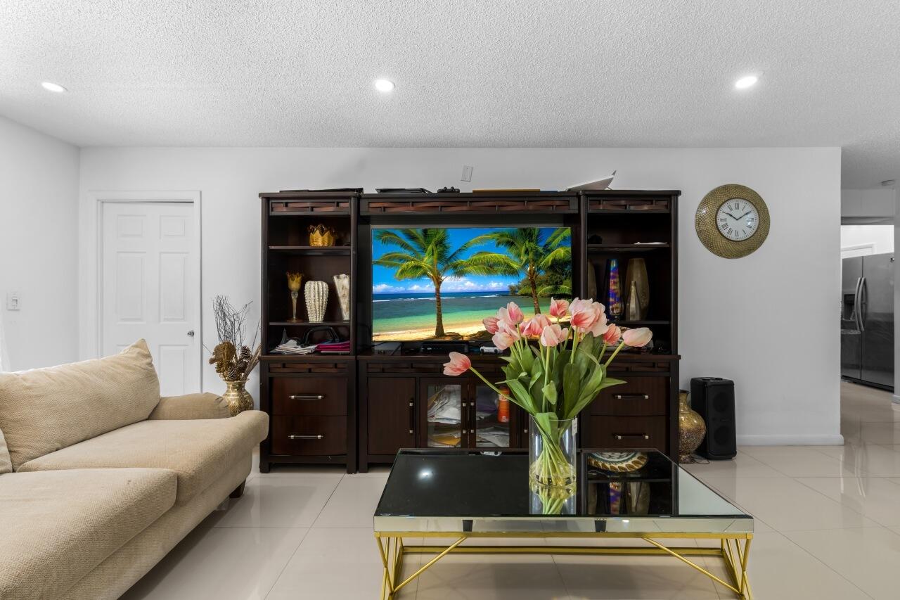 INVERRARY COUNTRY CLUB - Residential