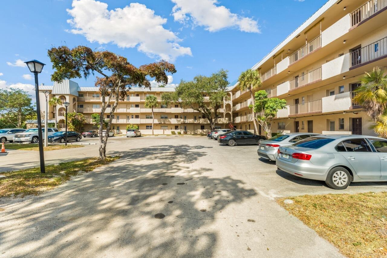 INVERRARY COUNTRY CLUB - Residential