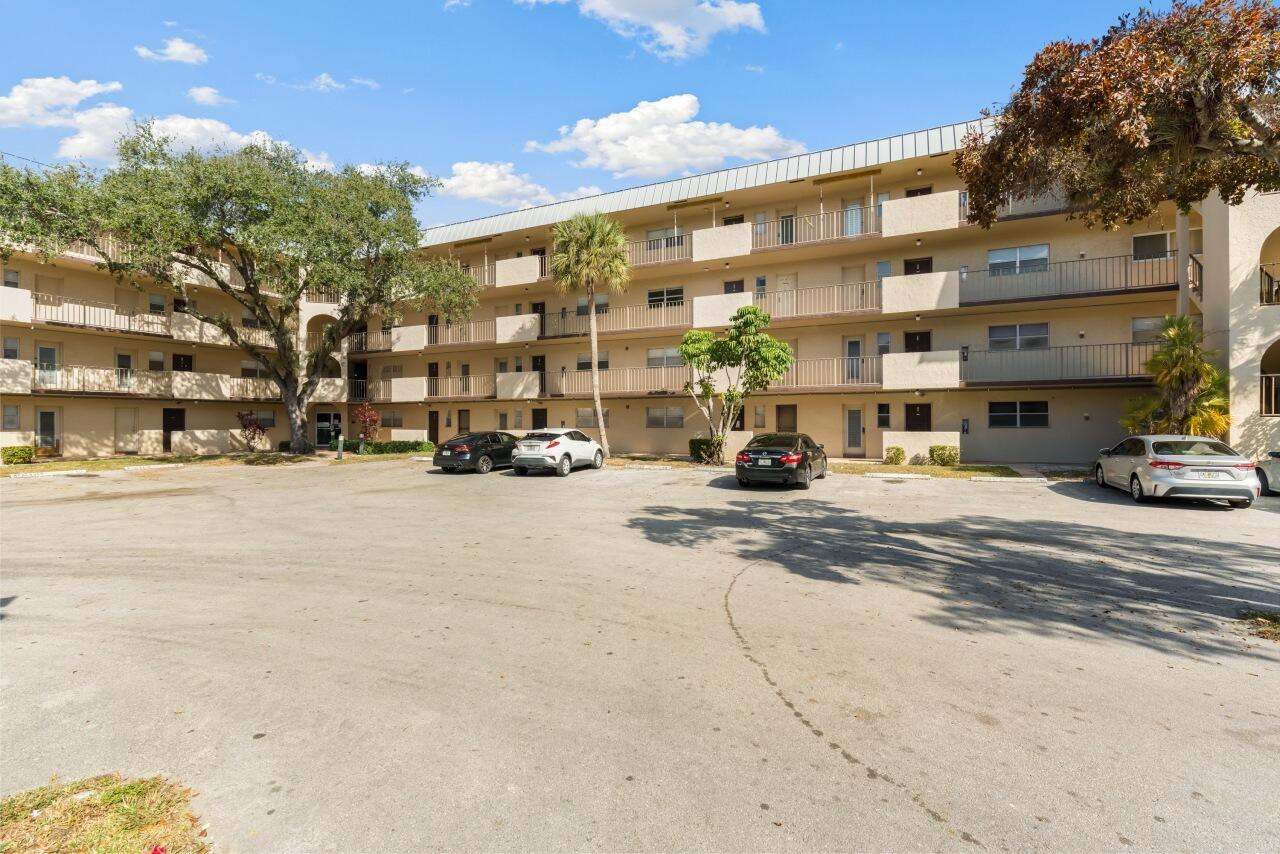 6301 N Falls Cir Drive 307