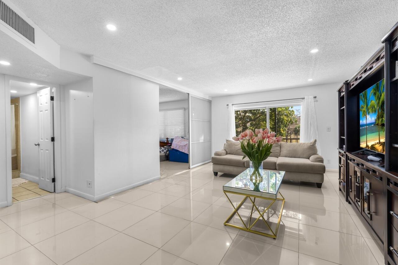 INVERRARY COUNTRY CLUB - Residential