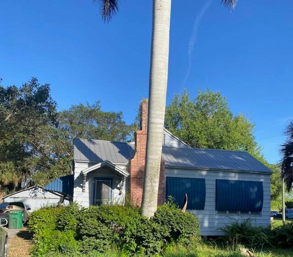 Photo of 1325 E Main Street, Pahokee, FL 33476 (MLS # R10964318)