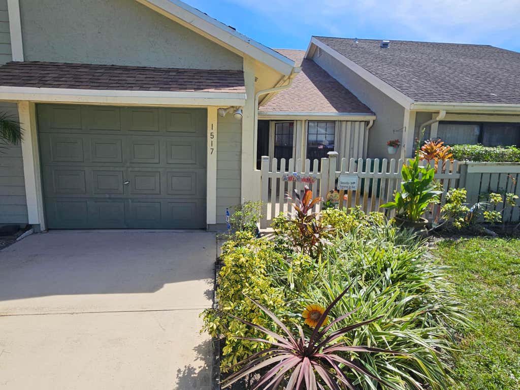 Photo of 1517 SE Colchester Circle, Port Saint Lucie, FL 34952 (MLS # R11029496)