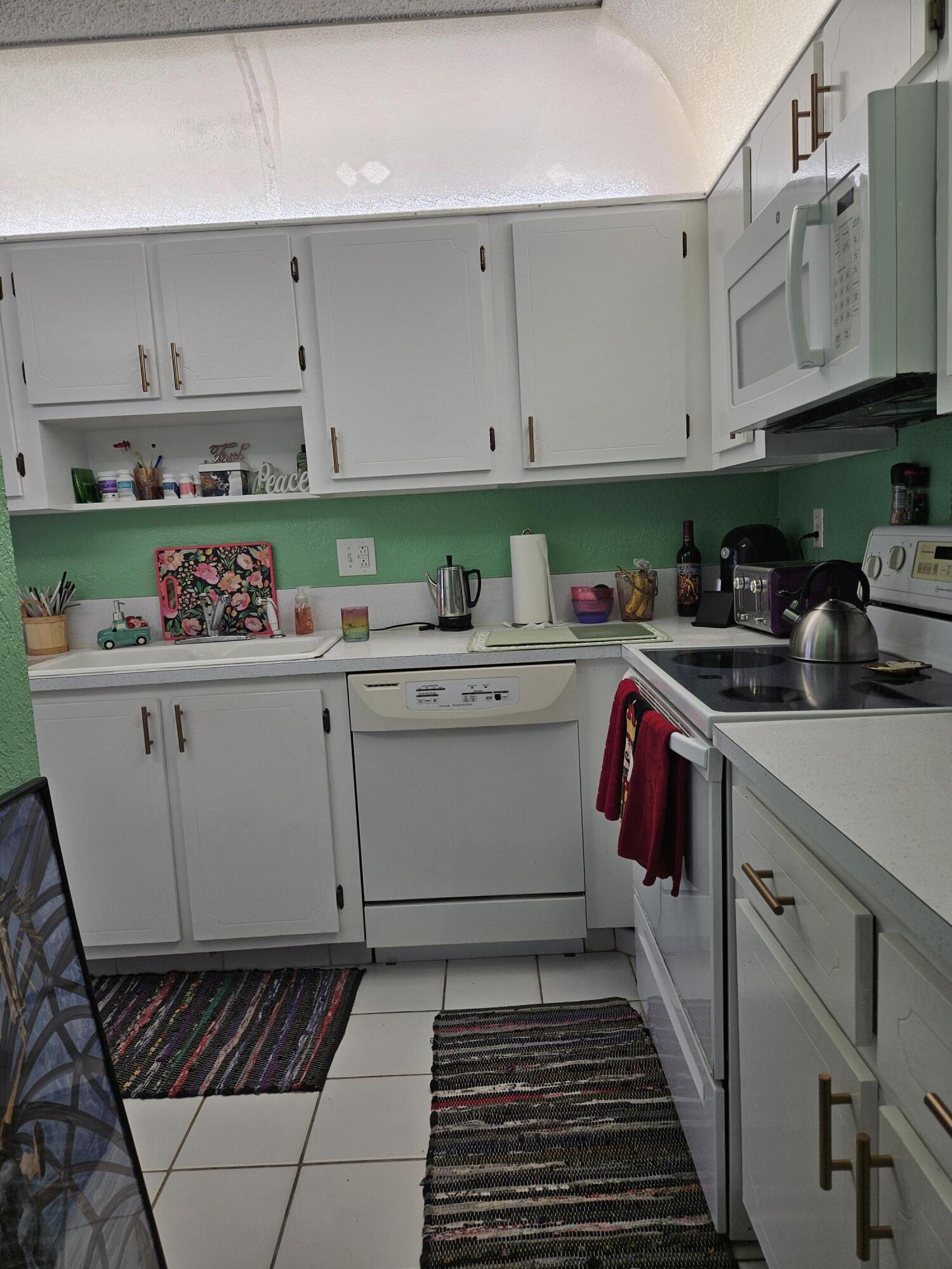 PINES OF DELRAY NORTH CONDO - Residential Lease