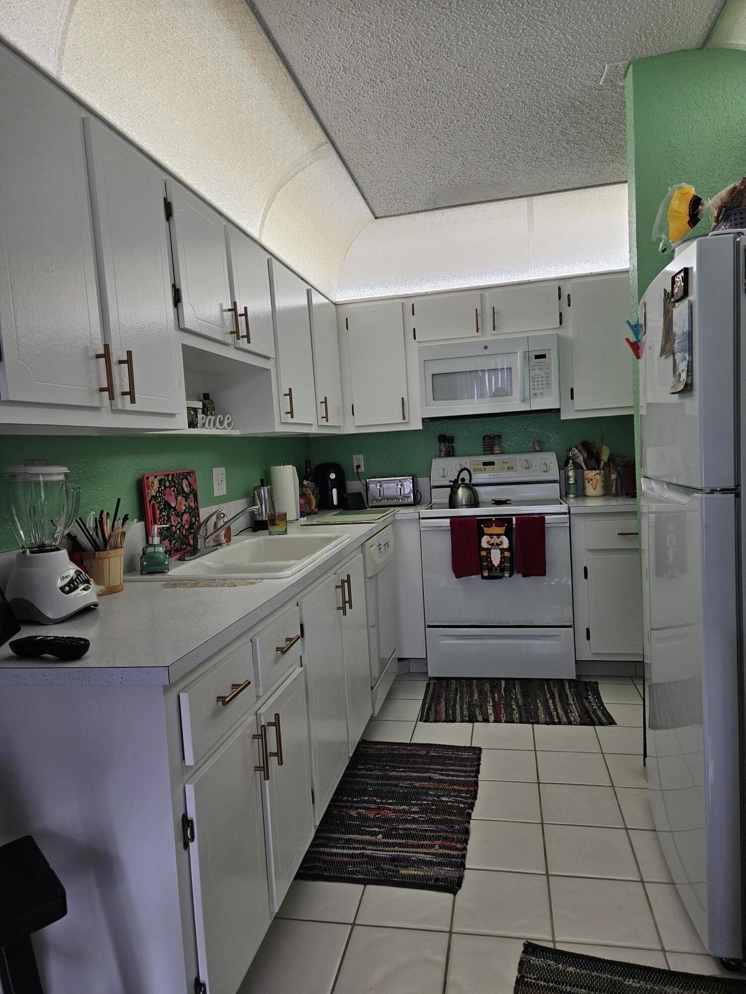 PINES OF DELRAY NORTH CONDO - Residential Lease