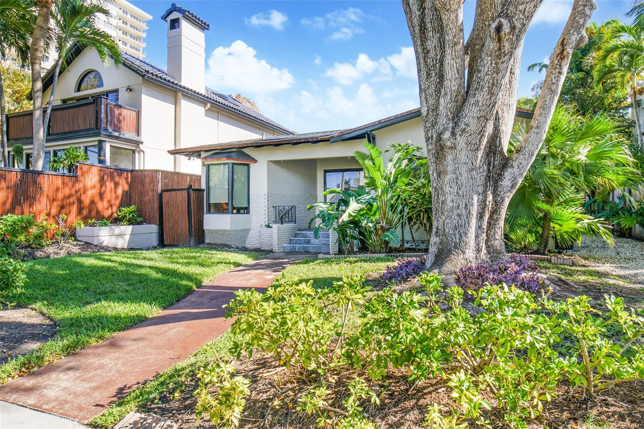 328 Riviera Isle Dr