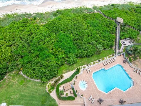 A home in Hutchinson Island