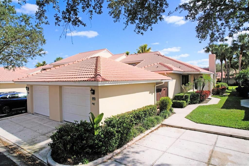 Photo of 125 Old Meadow Way, Palm Beach Gardens, FL 33418 (MLS # R10863591)