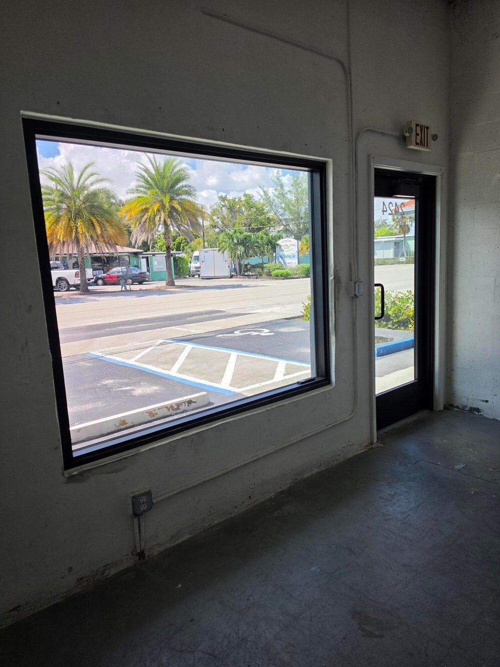 Photo of 2424 N Dixie Highway, Wilton Manors, FL 33305 (MLS # B26081261)