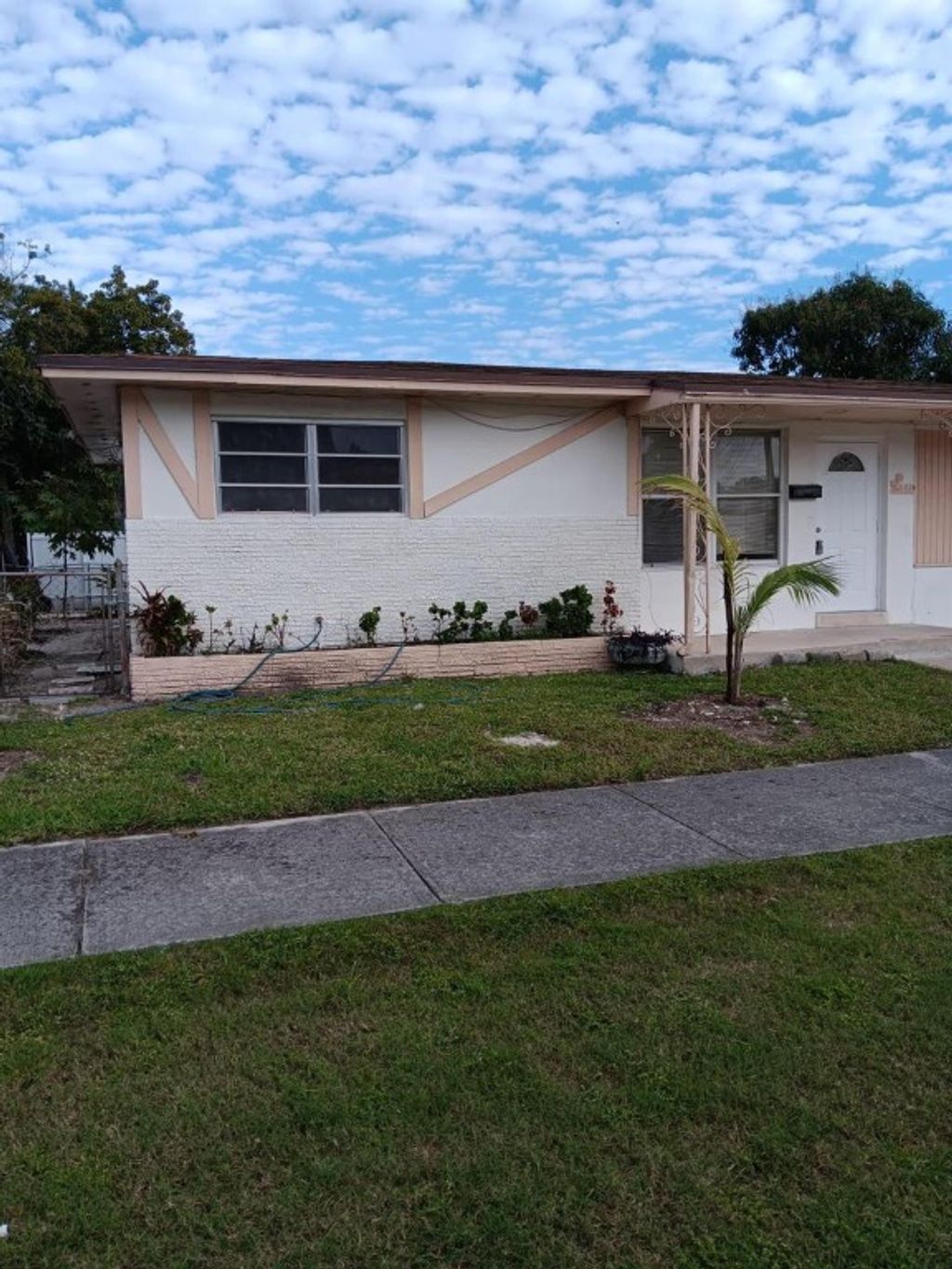 Photo of 232 SW 10th Street, Hallandale Beach, FL 33009 (MLS # F10548671)