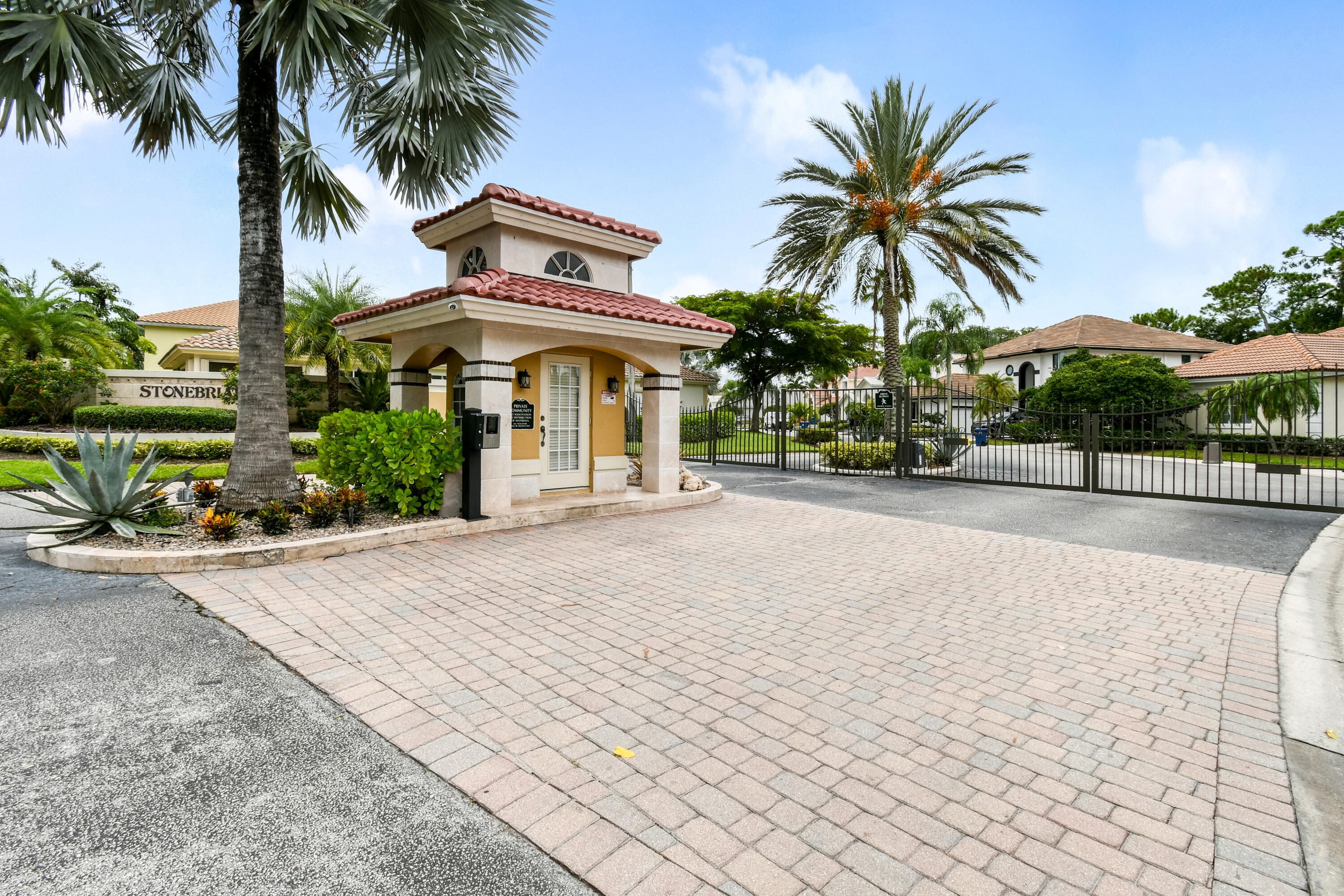 141 St Michaels Court, Jupiter, FL, 33458/$849,000 2 141 St Michaels Court