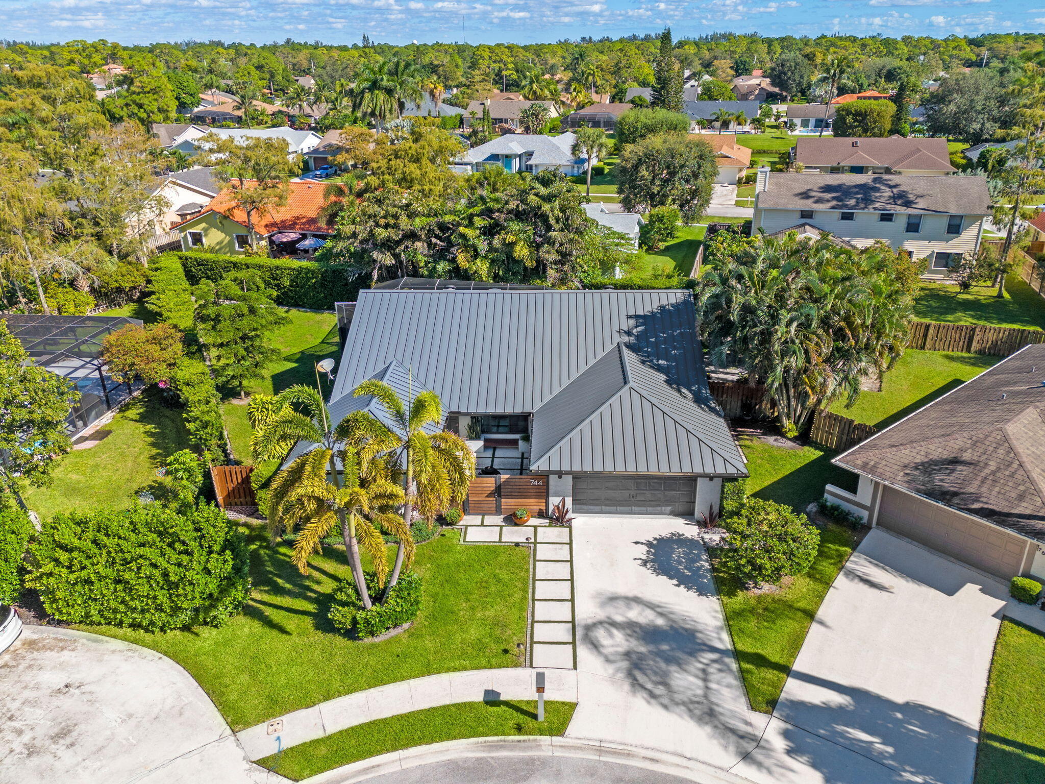 SUGAR POND MANOR OF WELLINGTON - Residential