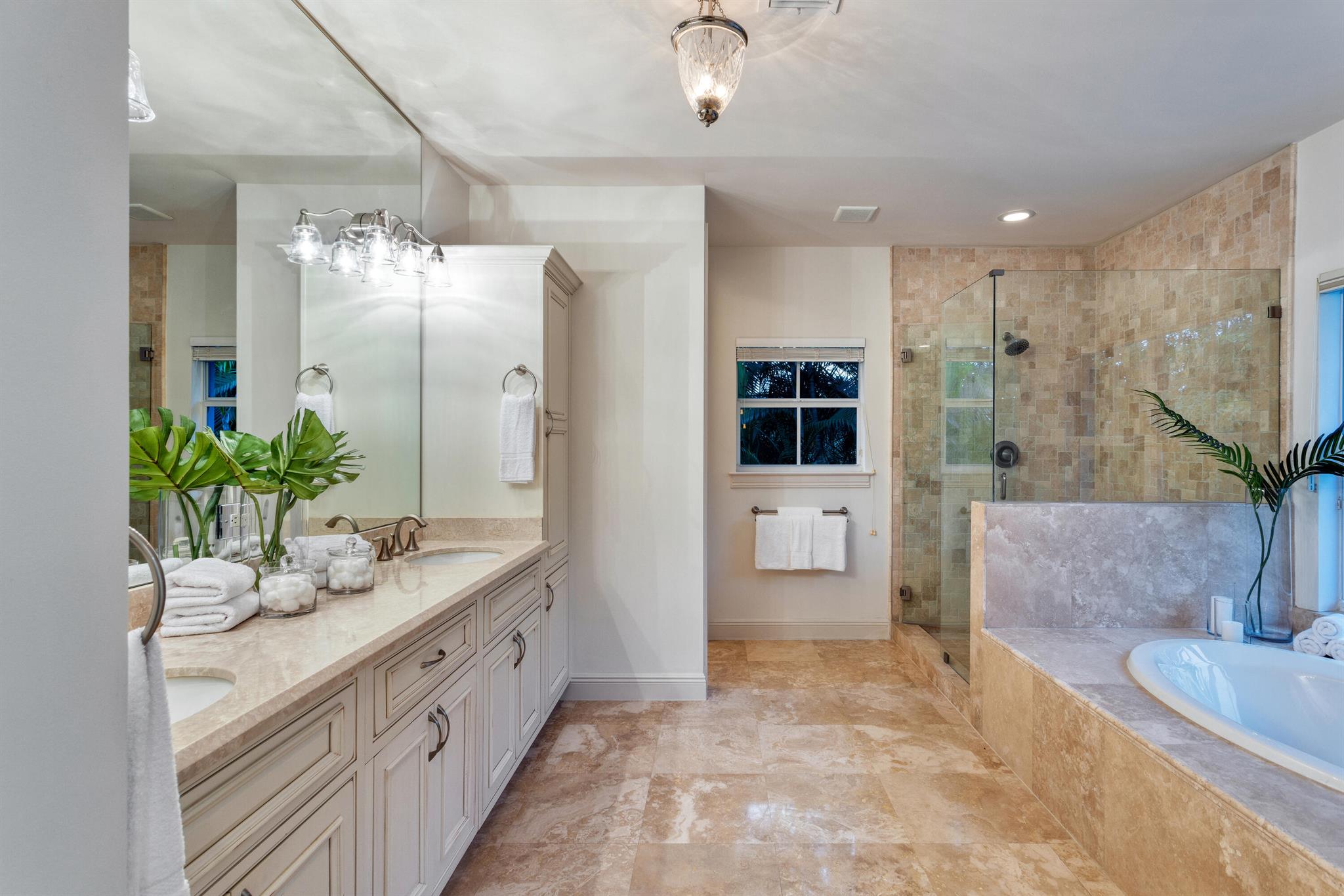 KINGS COURT - Residential