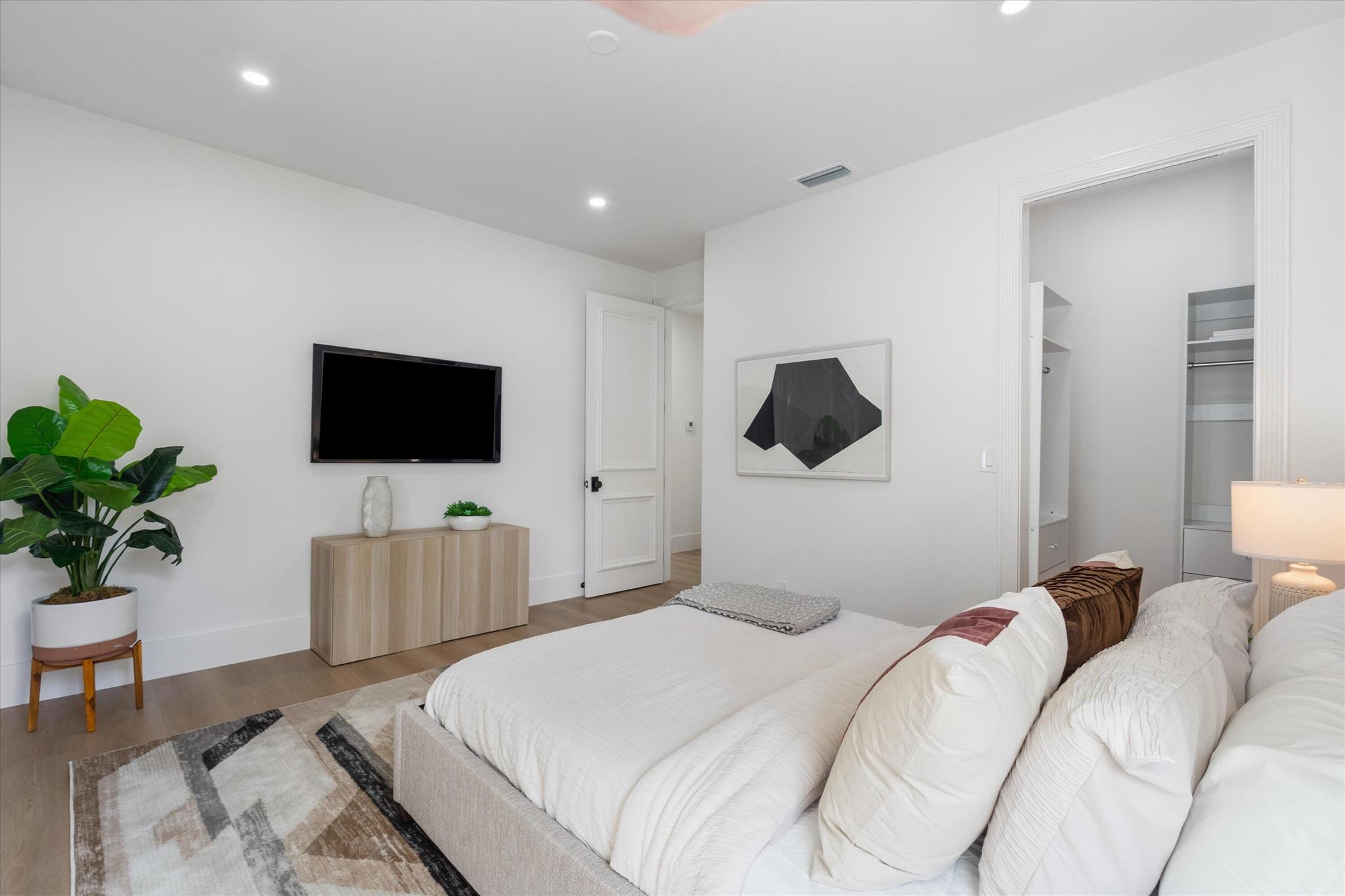 BREAKERS WEST - Residential