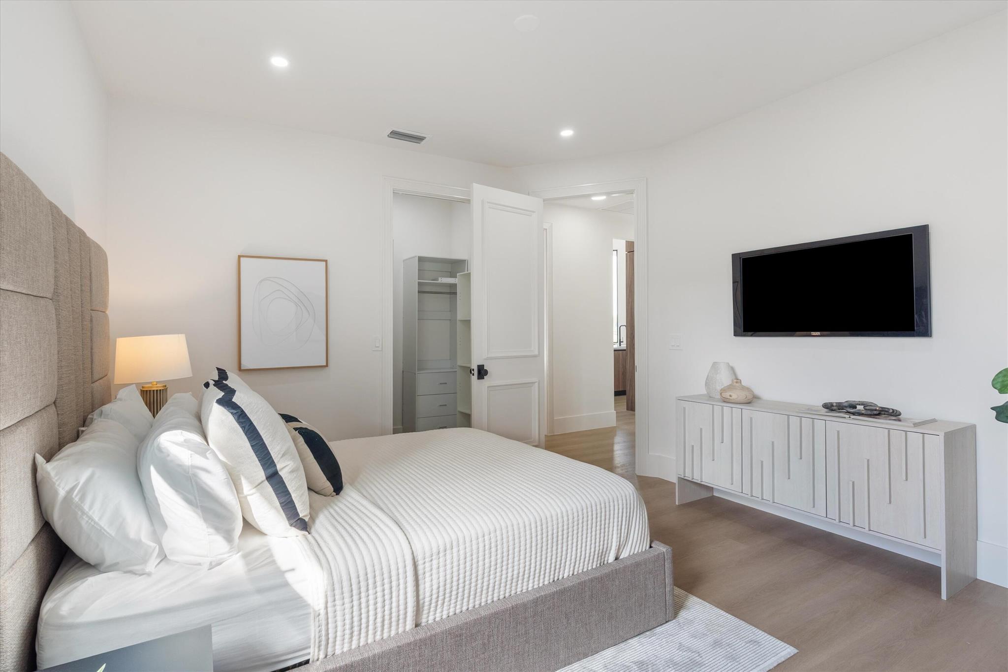 BREAKERS WEST - Residential